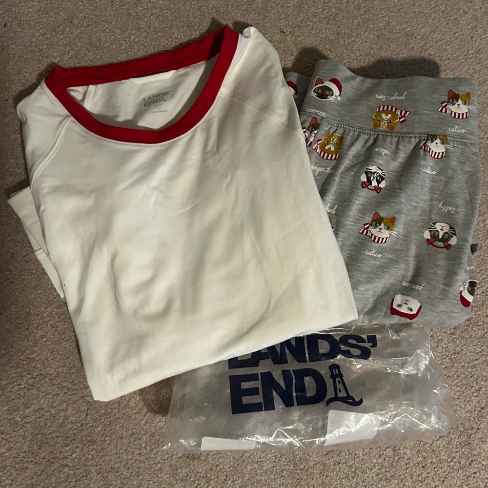 Lands' End Ladies Kitten Pajamas - White and Gray